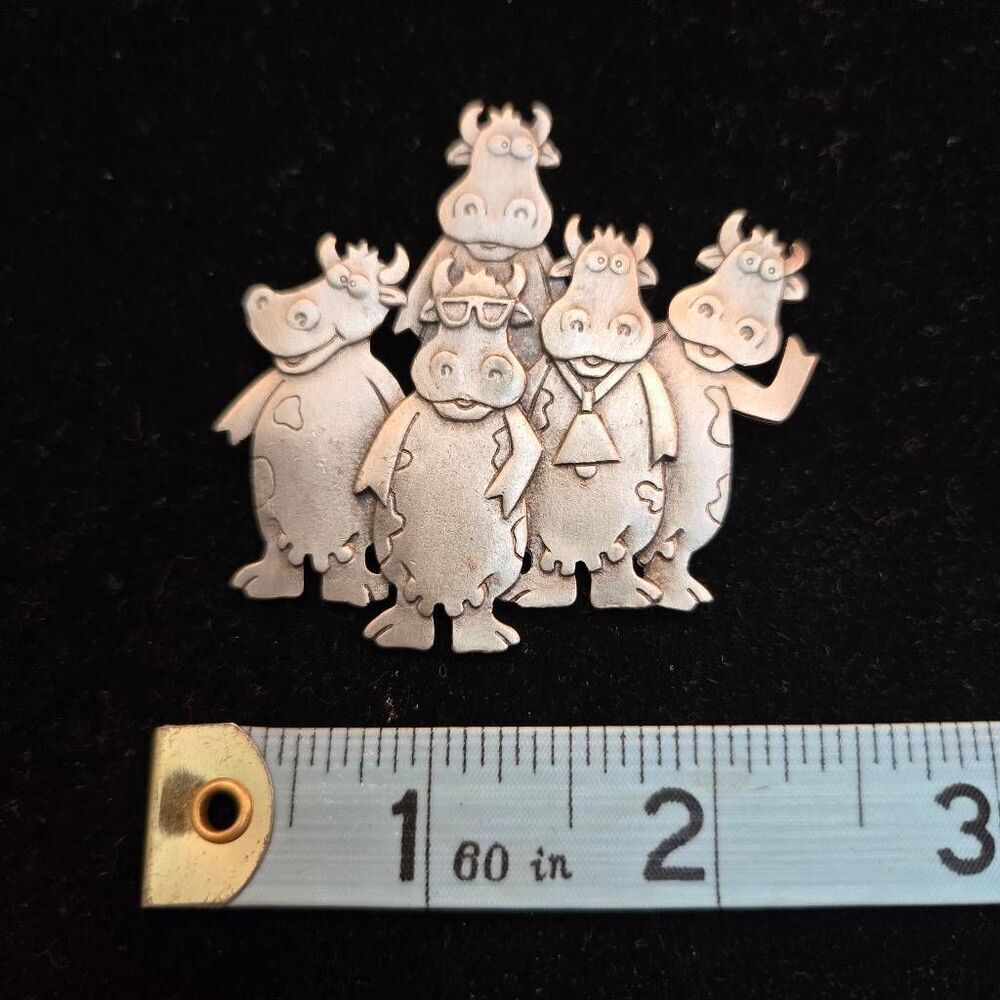 Signed JJ 1988 5 Laughing Cows Pin Brooch Pewter - Picture 3 of 5